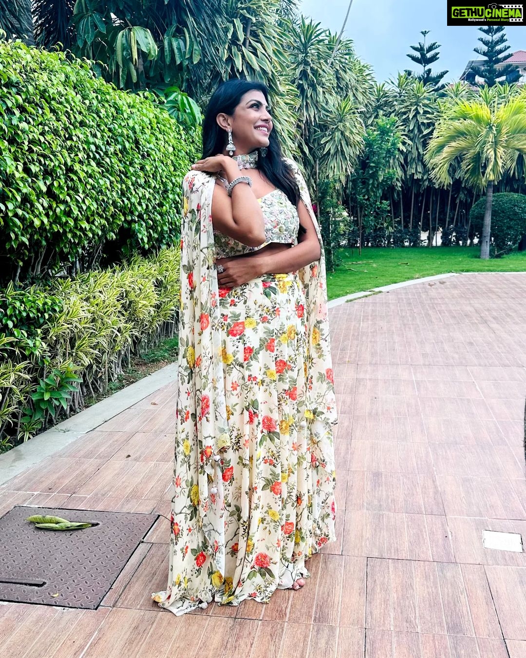 Lahari Shari Instagram - πΌ Embracing the sunshine and blooming with joy in this garden of happiness! πβ¨ Stylist : @adamohyd Attire : @ohanahyd #SmileAndShine #GardenVibes #HappyDays #NatureNutures #SmileOn #HappyVibes #GardenBliss #SmilingFromWithin #NatureTherapy Hyderabad