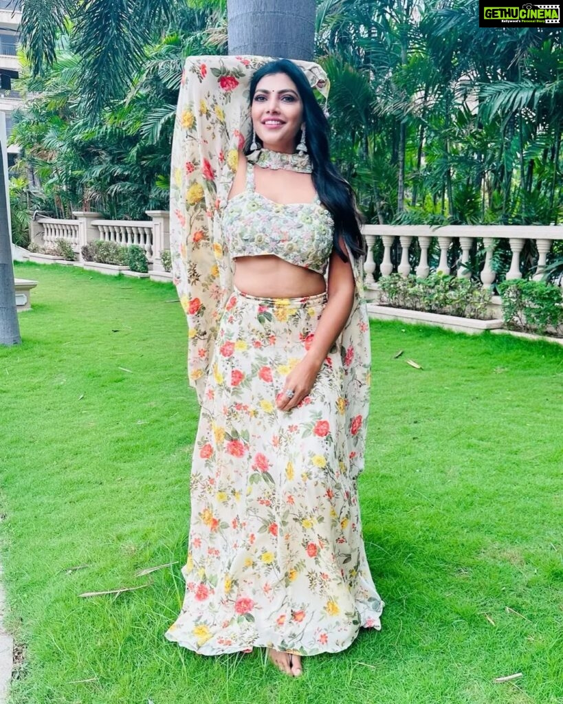 Lahari Shari Instagram - Feeling tree-mendously happy, all the good vibes 🌳✨ Posing like a boss, hands up in the air, smiling like there's no care! Living my best life, embracing the joy of the moment. 🌻😇🦚 Stylist : @adamohyd Attire : @ohanahyd #HappyVibes #PositivityOverload #LivingMyTruth #TreeHugger #SmileMore #GoodTimes #TreeLove #NatureIsMyHappyPlace #SmileOnMyFace Hyderabad