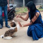 Lahari Shari Instagram - Chillin' with my fur baby, feeling pawsome! 🐶💙 Life is ruff, but moments like these make it worth every wag. 🌞🐾🌻 #GoodMorning #PuppyLove #FurBaby #LifeIsBeautiful #HappinessOverload Designer and Stylist : @adamohyd Hyderabad