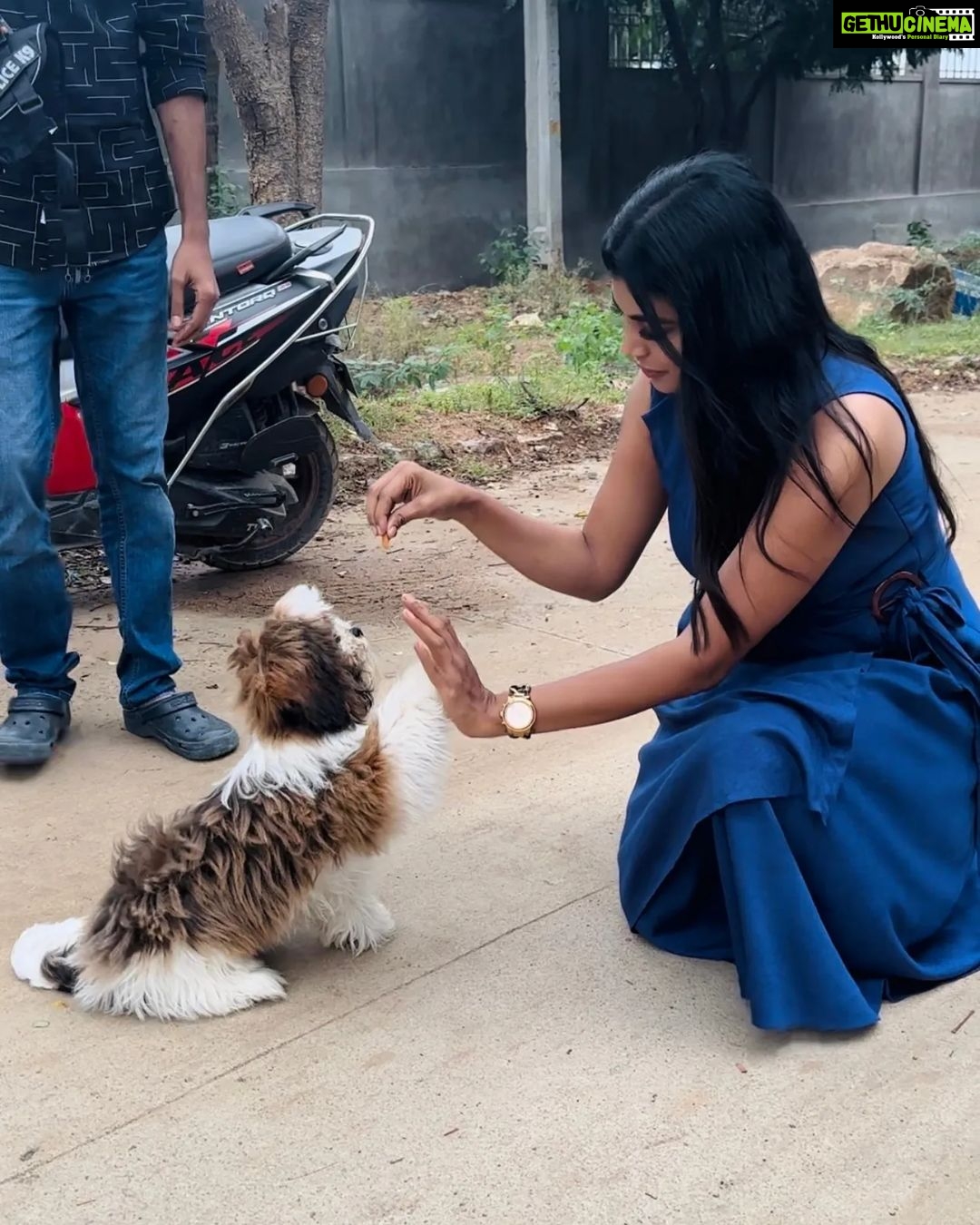 Lahari Shari Instagram - Chillin' with my fur baby, feeling pawsome! πΆπ Life is ruff, but moments like these make it worth every wag. ππΎπ» #GoodMorning #PuppyLove #FurBaby #LifeIsBeautiful #HappinessOverload Designer and Stylist : @adamohyd Hyderabad