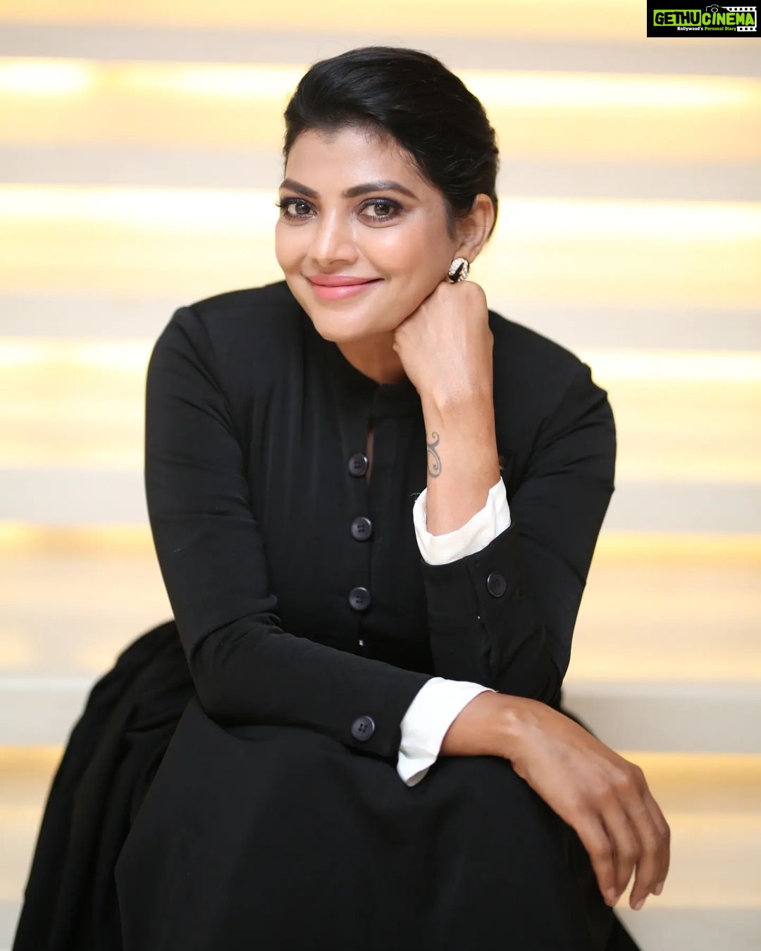 Lahari Shari Instagram - Thrilled to be part of the sensational Spark Movie teaser launch last night! ππ½οΈπ Witnessing the magic unfold in Telugu, Tamil, Hindi, Kannada, and Malayalam languages was truly extraordinary. Stay tuned for this multi-lingual marvel that's set to ignite the screens! π₯β¨ Designer and Stylist : @adamohyd Clicks : @ganeshpeddireddy #SparkMovie #TeaserLaunch #MultilingualMagic #MultilingualMarvel Hyderabad