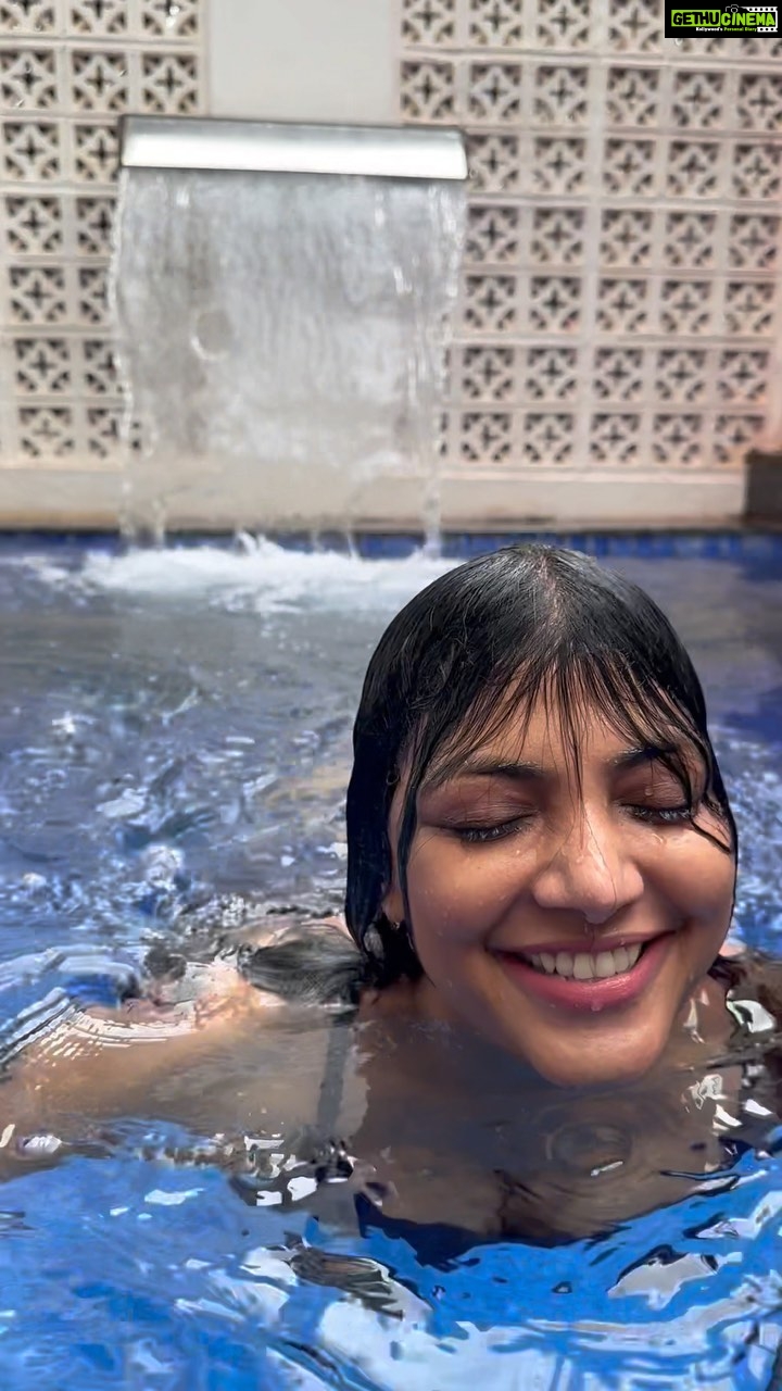 Lahari Shari Instagram - Diving into pure bliss and emerging with a smile that says it all! 🌊💦 There's no feeling quite like swimming in the crystal-clear waters of the Goa Resort pool. Soaking up the sun, making unforgettable memories, and embracing the pure joy of each splash. Dive in and let the excitement take over! 😁✨ 🏊‍♀🌴🤩🌊 #SwimmingParadise #GoaGetaway #PureBliss #GoaDiaries #GoaResortLife #PoolPerfection #SwimmingInParadise #PureHappiness Candolim Beach, Goa
