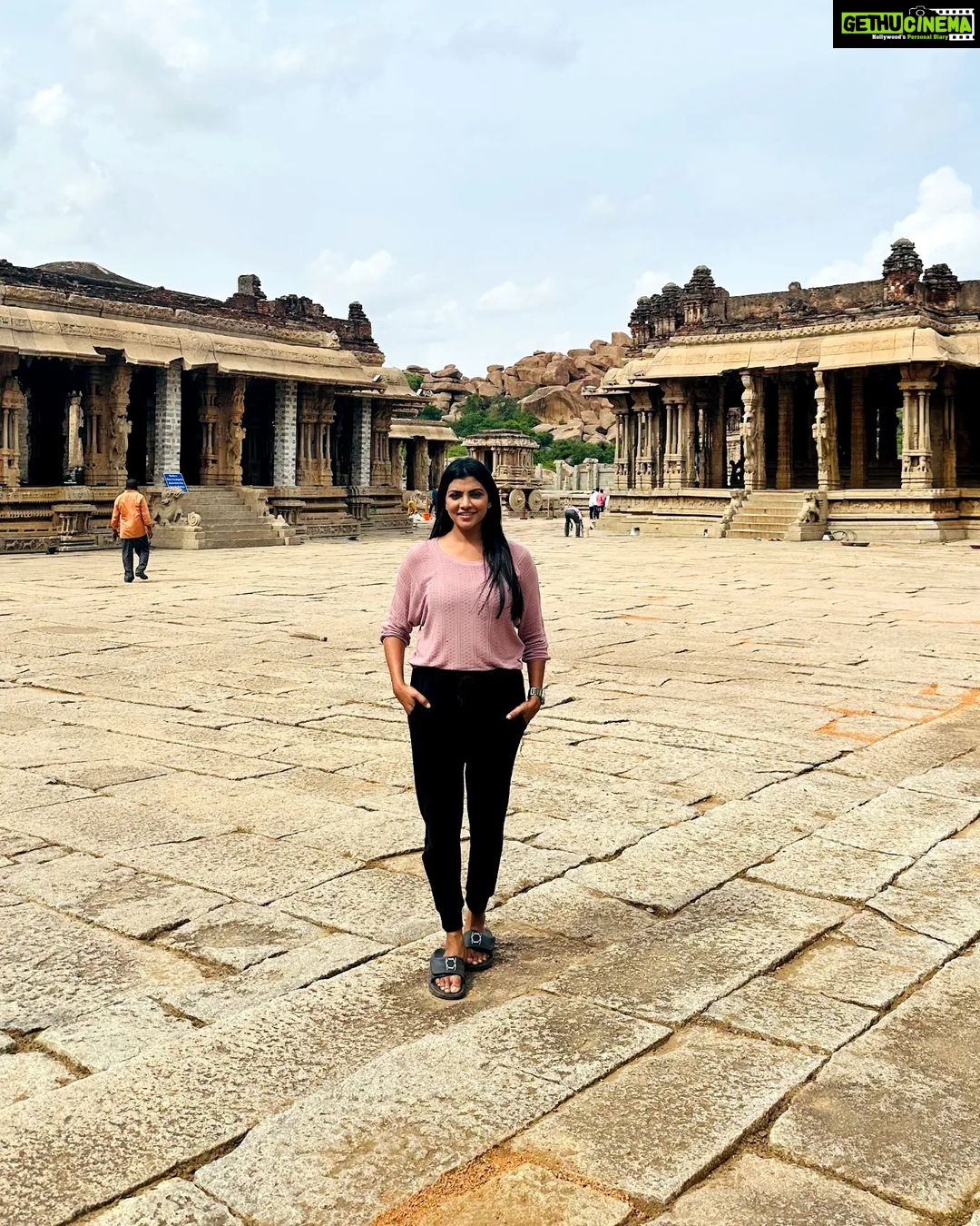 Lahari Shari Instagram - Behold, the majesty of Shree Vijaya Vitthala Temple! Standing here, in all its grandeur, fills me with an indescribable sense of awe and wonder. This is Hampi at its absolute finest, and I am overjoyed to be here to witness it in all its glory. #Hampi #ShreeVijayaVitthalaTemple #DramaticFeels #dramatic #historic Vijaya Vittala Temple