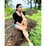 Lahari Shari Instagram - As the sun rises over the horizon, I am reminded of the beauty that surrounds me. Sitting here on this rock, feeling the warmth and serenity of Goa, I can't help but feel grateful for this moment. It's in moments like these that I am reminded of the power of nature and the joy it brings to my soul. #MorningVibes #Goa #NatureLover #Grateful #PeacefulMornings #GoanVibes #SerenityAtItsBest #MorningMoods #GoaFeels #HappySoul