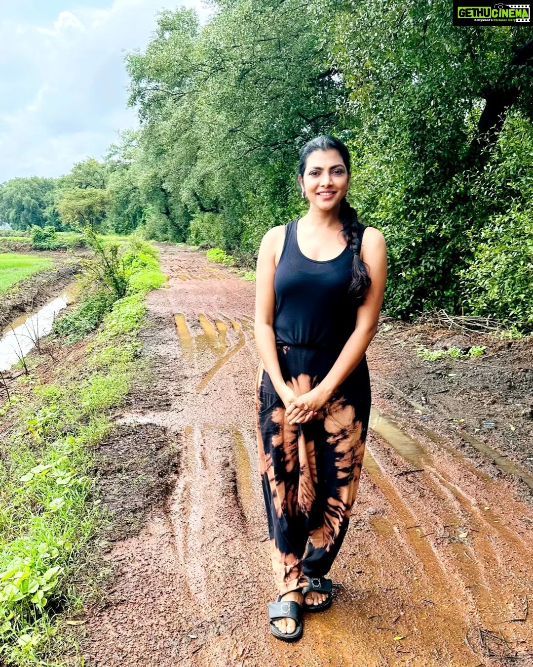 Lahari Shari Instagram - Feeling the adrenaline rush as I stand at the haunted Igorchem Bandh in Goa! Who's brave enough to explore this spooky spot with me? 🕵️♀️👻 Igorchem dam or Igorchem Bandh is accounted as one of the most haunted place in Goa. This haunted dam has endless spirits residing. Situated behind the church of Our Girl of Snows, it's identified to be in possession of many wandering souls. According to locals, if someone passes this dam in the day Around 2-3 p.m. then he’ll be possessed by evil spirits. The irony of this haunted place is that almost all the ghost stories are prevalent in night or favour the dark but ghosts of this dam strike in broad daylight. So beware, if you plan to visit this place then every moving step can take you to unfulfilled souls who like to Haunt folks and suck blood from their body. #HauntedGoa #ThrillSeekers #AdrenalineRush #ExploreGoa #IgorchemBandh #GoaAdventures #GoaDiaries #NatureLover