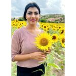 Lahari Shari Instagram - Sun-kissed and surrounded by sunshine! ☀️🌻 Feeling ecstatic in the beautiful Seetharama Tanda Sunflower Garden in Hampi. Holding this bright and cheerful sunflower just adds to the excitement! 🤩 #smilingfromear-to-ear #sunflowerlove #hampidiaries #seetharamatandasunflowergarden #morningbliss #travelgoals #naturelover #excitedforadayinthesun #morningvibes