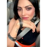 Lahari Shari Instagram - Capturing moments on the go 📸🚗 #CarSelfie #OnTheRoadAgain #PhonePhotography #happymood #lovemyself #positivity Hyderabad