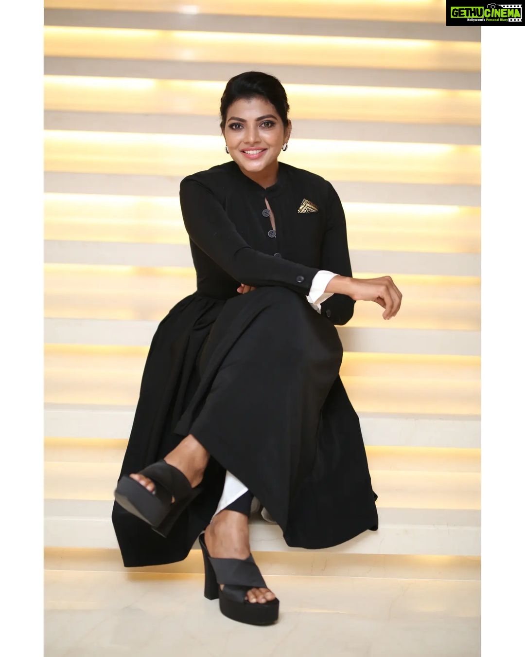 Lahari Shari Instagram - Captivated by the mesmerizing teaser launch of Spark Movie last night, showcasing its brilliance in Telugu, Tamil, Hindi, Kannada, and Malayalam languages. A true testament to the power of cinema crossing boundaries, sparking imagination and uniting audiences. š„š Designer and Stylist : @adamohyd Clicks : @ganeshpeddireddy #SparkMovie #MultilingualMagic #TeaserLaunch Hyderabad