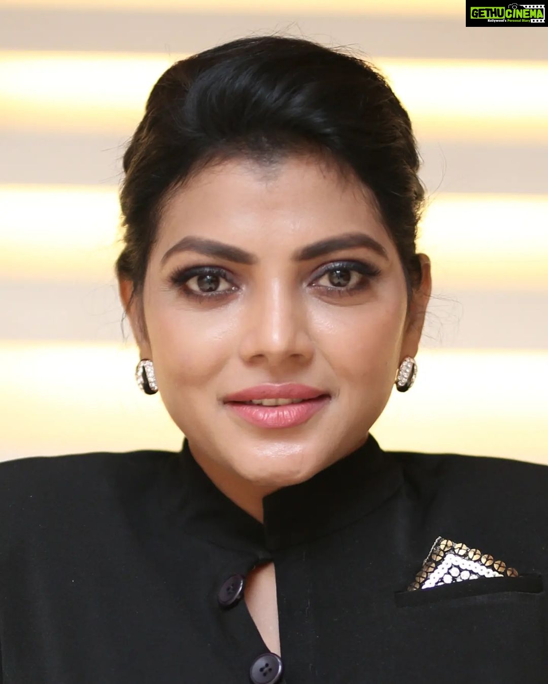 Lahari Shari Instagram - Thrilled to be part of the sensational Spark Movie teaser launch last night! ππ½οΈπ Witnessing the magic unfold in Telugu, Tamil, Hindi, Kannada, and Malayalam languages was truly extraordinary. Stay tuned for this multi-lingual marvel that's set to ignite the screens! π₯β¨ Designer and Stylist : @adamohyd Clicks : @ganeshpeddireddy #SparkMovie #TeaserLaunch #MultilingualMagic #MultilingualMarvel Hyderabad