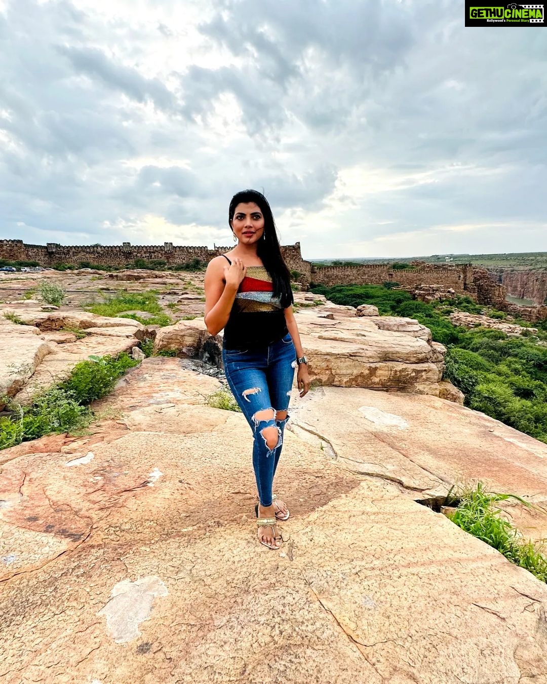 Lahari Shari Instagram - Reaching new heights, both figuratively and literally. Standing proud on this hilltop, embracing the beauty around me. The world below fades away as the drama of the sky consumes me.🌟✨ #NewHeights #EmbracingBeauty #JourneyOfALifeTime #LifeAtTheTop #DreamsAndReality #OnTopOfTheWorld #DramaticViews Gandikota Adventure Trip
