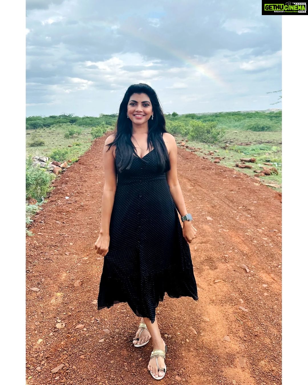 Lahari Shari Instagram - Chasing rainbows and finding happiness wherever I go! πβ¨ Join me on this colorful journey and let's spread joy together! ππ« Designer and Stylist : @adamohyd #RainbowInMySky #HappinessEverywhere #ColorfulJourney #RainbowDreams #HappyVibes Gandikota Adventure Trip