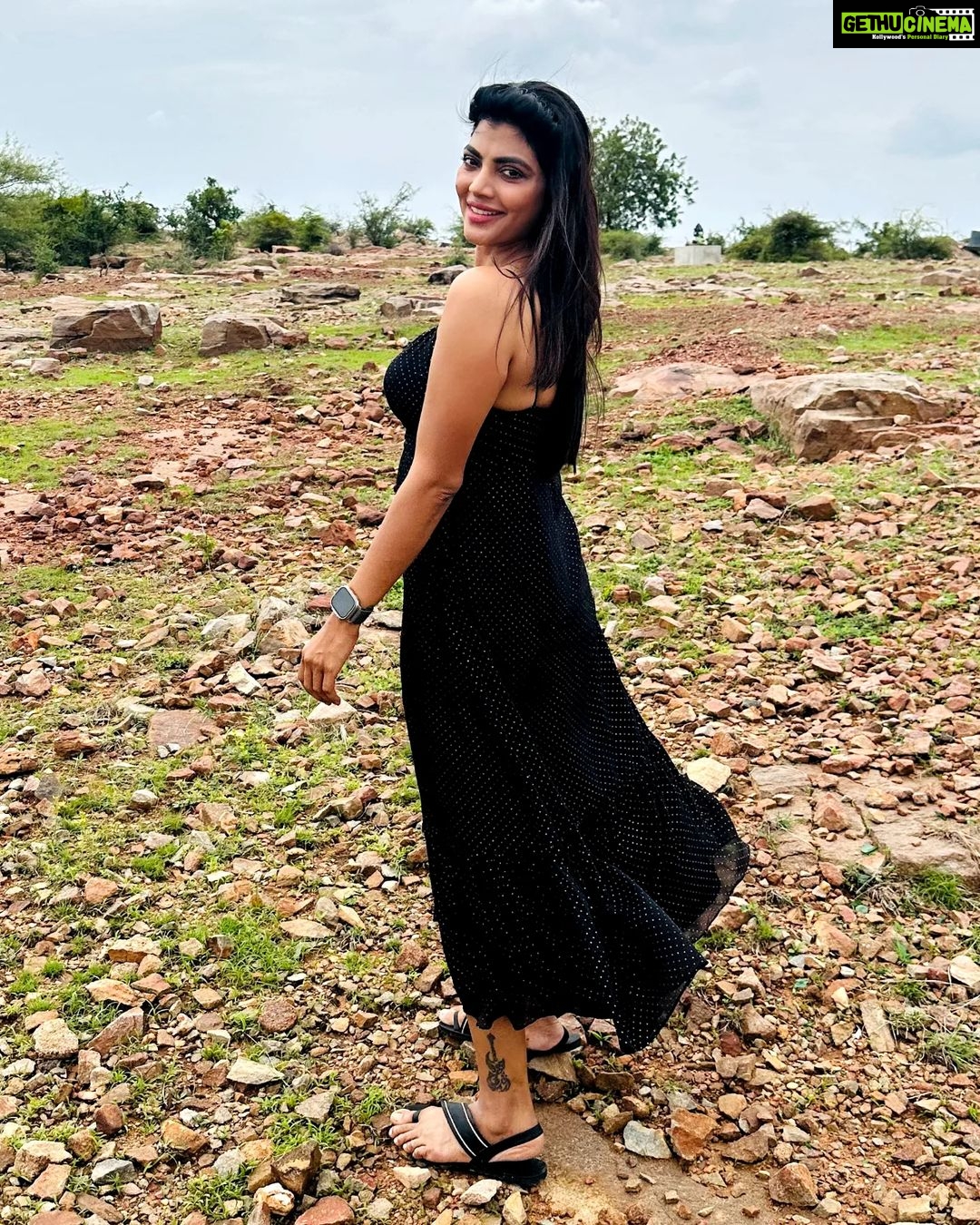 Lahari Shari Instagram - Enjoying the wild beauty of nature, with a smile that lights up the rockiest of moments. Feeling alive and free as the wind dances through my hair. Let's conquer challenges fearlessly and embrace every adventure life throws our way! πΏππ€ #RockinIt #SmileandConquer #NatureLover #WildAndFree #AdventureAwaits #UnleashTheWild #RockinAndRollin Designer and Stylist : @adamohyd Gandikota Adventure Trip