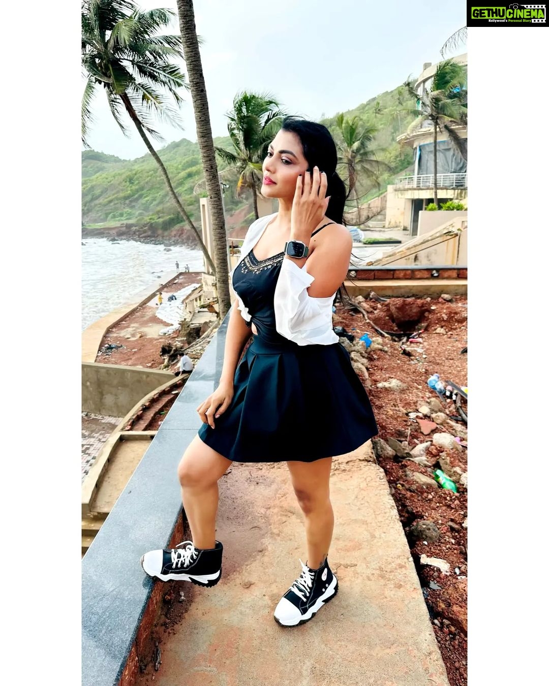 Lahari Shari Instagram - Feeling absolutely thrilled and alive at Anjuna Beach, Goa! This place is pure magic and I can't wait to explore more. Let's soak up the sun, create unforgettable memories! 😍🌊🌴 Goa you have my heart ❤️ #AnjunaBeach #Goa #TravelGoals #ExcitedVibes #Wanderlust #beachlife #travelgram