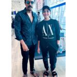 Lahari Shari Instagram - 📸 Just had the most incredible encounter with the legendary Samuthirakani Sir, most epic fan moment! 🌟 What an honor to meet this talented Indian superstar actor and film director who's making waves in the Tamil film industry. 🎬✨😍 His dedication, passion, and talent are truly inspiring. ✨ Thank you for taking the time to chat and for this amazing photo together, Feeling beyond grateful! 🙌 🎥🌟 @thondankani @i_am_samuthirakani #MeetingLegends #SamuthirakaniSir #TamilFilmIndustry #Inspiration #Blessed #Grateful #ActorDirectorCombo #FanMoment #MemoriesForLife #TamilFilms #BehindTheScenes #DreamBig #LightsCameraAction #FanGirlModeOn #Superstar #DreamComeTrue #EpicMoments #GratefulHeart #InspiringConversations #BlessedOpportunity #GratefulHeart #MovieMagic #TalentUnleashed #PicturePerfectMoment Airport