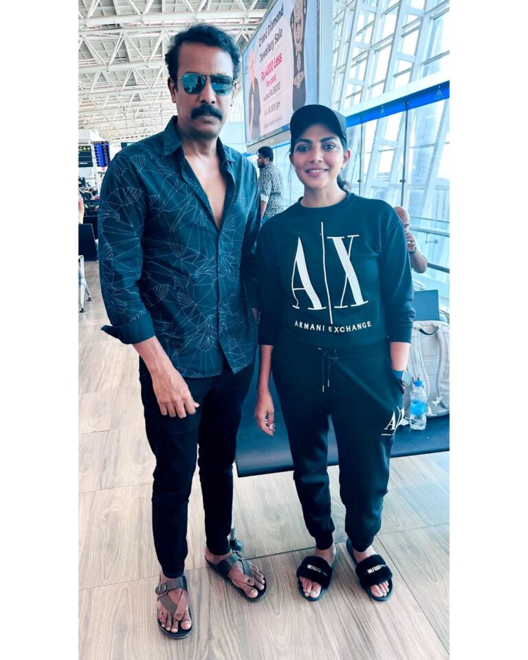 Lahari Shari Instagram - 📸 Just had the most incredible encounter with the legendary Samuthirakani Sir, most epic fan moment! 🌟 What an honor to meet this talented Indian superstar actor and film director who's making waves in the Tamil film industry. 🎬✨😍 His dedication, passion, and talent are truly inspiring. ✨ Thank you for taking the time to chat and for this amazing photo together, Feeling beyond grateful! 🙌 🎥🌟 @thondankani @i_am_samuthirakani #MeetingLegends #SamuthirakaniSir #TamilFilmIndustry #Inspiration #Blessed #Grateful #ActorDirectorCombo #FanMoment #MemoriesForLife #TamilFilms #BehindTheScenes #DreamBig #LightsCameraAction #FanGirlModeOn #Superstar #DreamComeTrue #EpicMoments #GratefulHeart #InspiringConversations #BlessedOpportunity #GratefulHeart #MovieMagic #TalentUnleashed #PicturePerfectMoment Airport