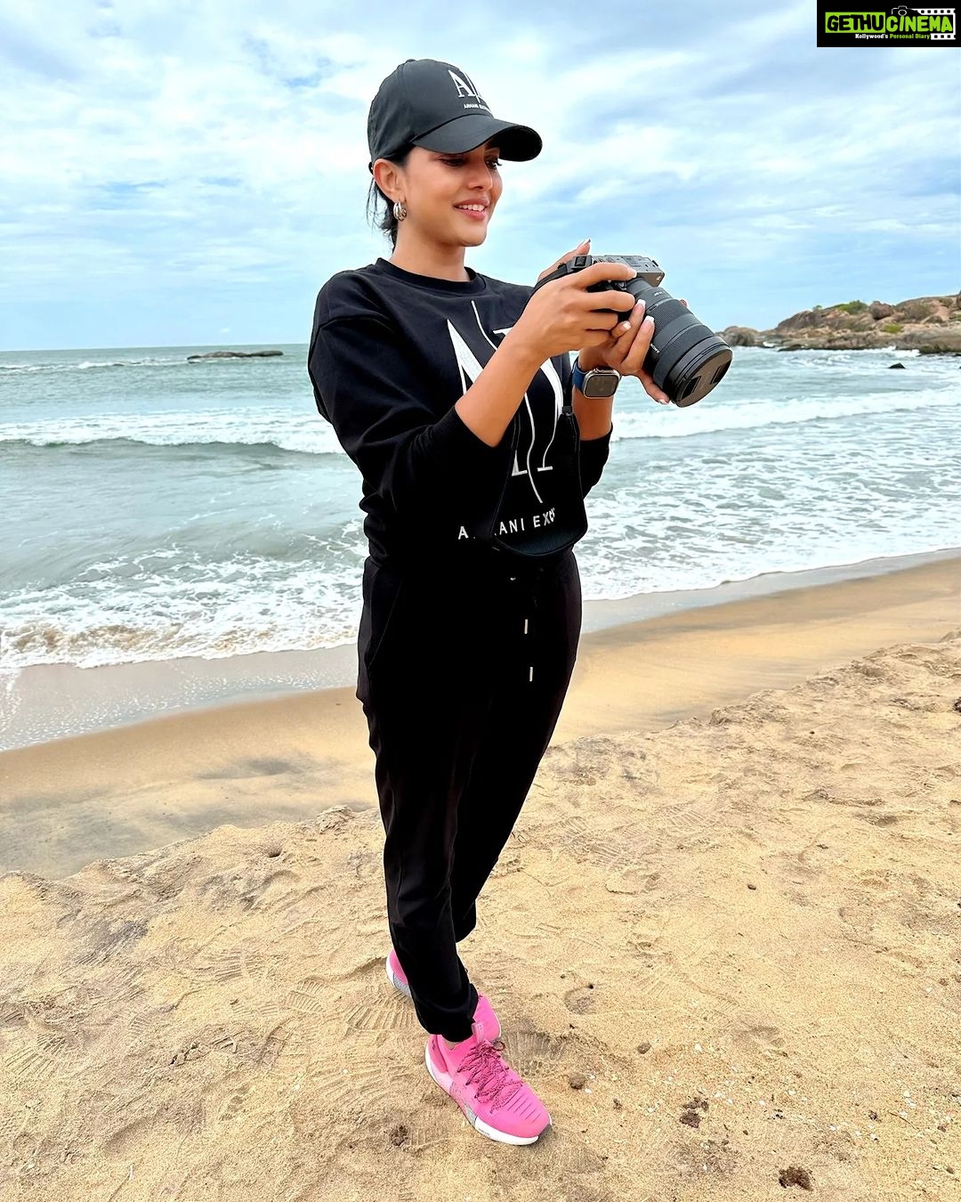 Lahari Shari Instagram - Beach vibes and camera clicks π·β¨ Capturing the beauty of the ocean with my trusty companion ππΈ Rocking my fav cap and pink kicks, feeling on top of the world! ππ Nothing beats the feeling of sand between your toes and the sound of waves crashing against the shore. π Embracing the salty breeze and sandy toes, living for these carefree moments. π
β¨ #BeachBabe #CameraLove #SaltInMyHair #HappyPlace #LivingMyBestLife #BeachVibes #HappyPlace #OceanLove #BeachLife #CapturingMoments #FeelingBlessed #WavesCrashing #SunsetLover #SandBetweenMyToes #LifeIsBetterAtTheBeach #MemoriesForLife #FeelingBlessed #HappyVibes #BeachGoals #PhotoLover #CasualCool #SaltyHairDontCare