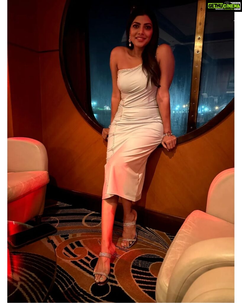 Lahari Shari Instagram - Feeling like a superstar on this dreamy evening cruise ✨🌅 Strike a pose and let the ocean breeze carry your worries away. 🚢💨 Life is all about seizing the moment, and tonight, we're owning it! 💃✨ Designer And Stylist : @adamohyd #CruiseLife #PoseAndPoseidon #SailingIntoTheSunset #LivingOurBestLife #OceanVibes #CaptivatingMoments #DreamyEvening #NoFilterNeeded #Wanderlust #ChasingSunsets #CruiseModeOn #MakingMemories