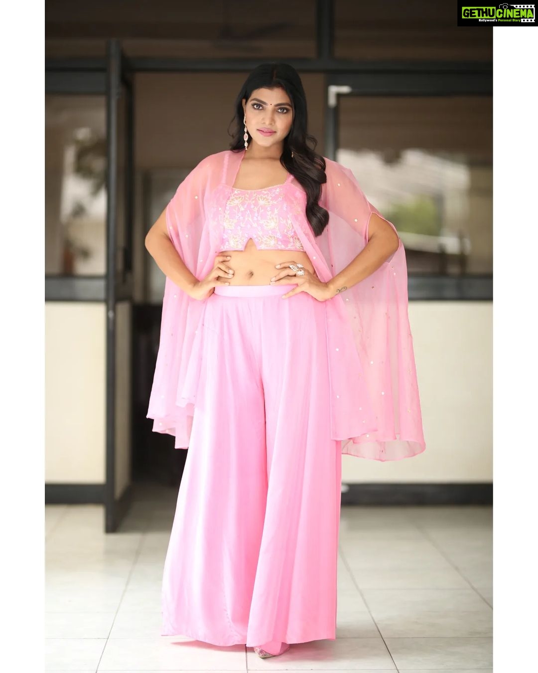 Lahari Shari Instagram - Standing tall, Embracing the awesomeness of life! Soaking up the happy vibes and feeling happy for the moments like this. 📸✨ Stylist : @adamohyd Attire : @ohanahyd Photographer : @ganeshpeddireddy #Posing #StandingTall #Smiling #HappyLife #PosingPerfection #SmileAndShine #GoodVibesOnly #LifeIsAwesome #HappinessOverload Hyderabad