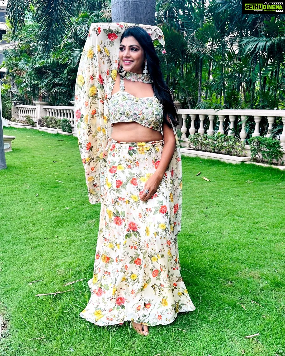 Lahari Shari Instagram - Feeling tree-mendously happy, all the good vibes 🌳✨ Posing like a boss, hands up in the air, smiling like there's no care! Living my best life, embracing the joy of the moment. 🌻😇🦚 Stylist : @adamohyd Attire : @ohanahyd #HappyVibes #PositivityOverload #LivingMyTruth #TreeHugger #SmileMore #GoodTimes #TreeLove #NatureIsMyHappyPlace #SmileOnMyFace Hyderabad
