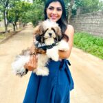 Lahari Shari Instagram - Sunday snuggles with my fur baby 🐶✨ Bringing joy and smiles to my day! 😄💕 #SundayVibes #FurBabyLove #HappinessOverload #HappyTimes #DogLove #WeekendFeels #SundayFunday #PawsomeCompanion #HappinessIsADog Designer and Stylist : @adamohyd Hyderabad