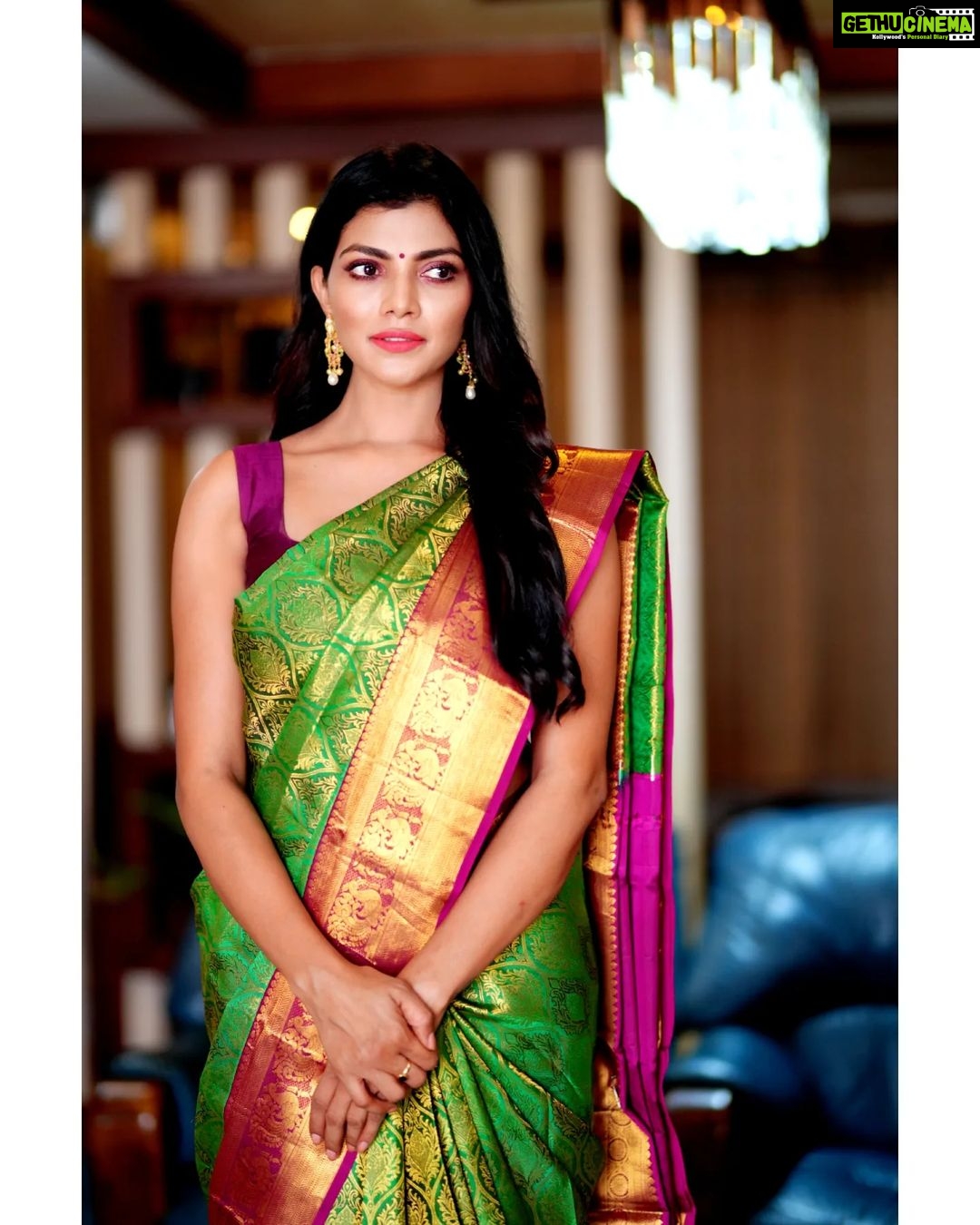 Lahari Shari Instagram - đ Festival feels on point! đ Celebrating Ganesh Chaturthi with a heart full of joy and good vibes. đđźâ¨ Stylist : @adamohyd Saree : @srikrishnasilk Photographer : @jagadish.varma #GaneshChaturthi #FestivalVibes #HappyTimes Hyderabad