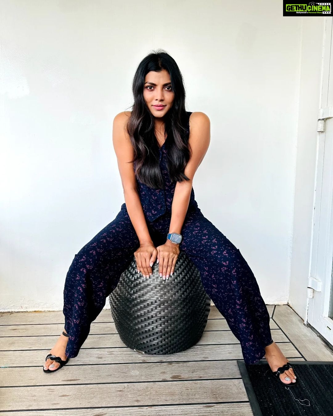 Lahari Shari Instagram - Cruising through life like πβ¨ Feeling the wind in my hair and the salt on my skin. Living for those breathtaking moments that make you feel alive! π€ #GoodMorning #CruiseLife #SeaBreeze #LivingMyBestLife #Seacsape #BreezyFeels #OceanVibes #SeaBreezeFeels #SeasTheDay #BreazyVibes #LivingMyBestLife