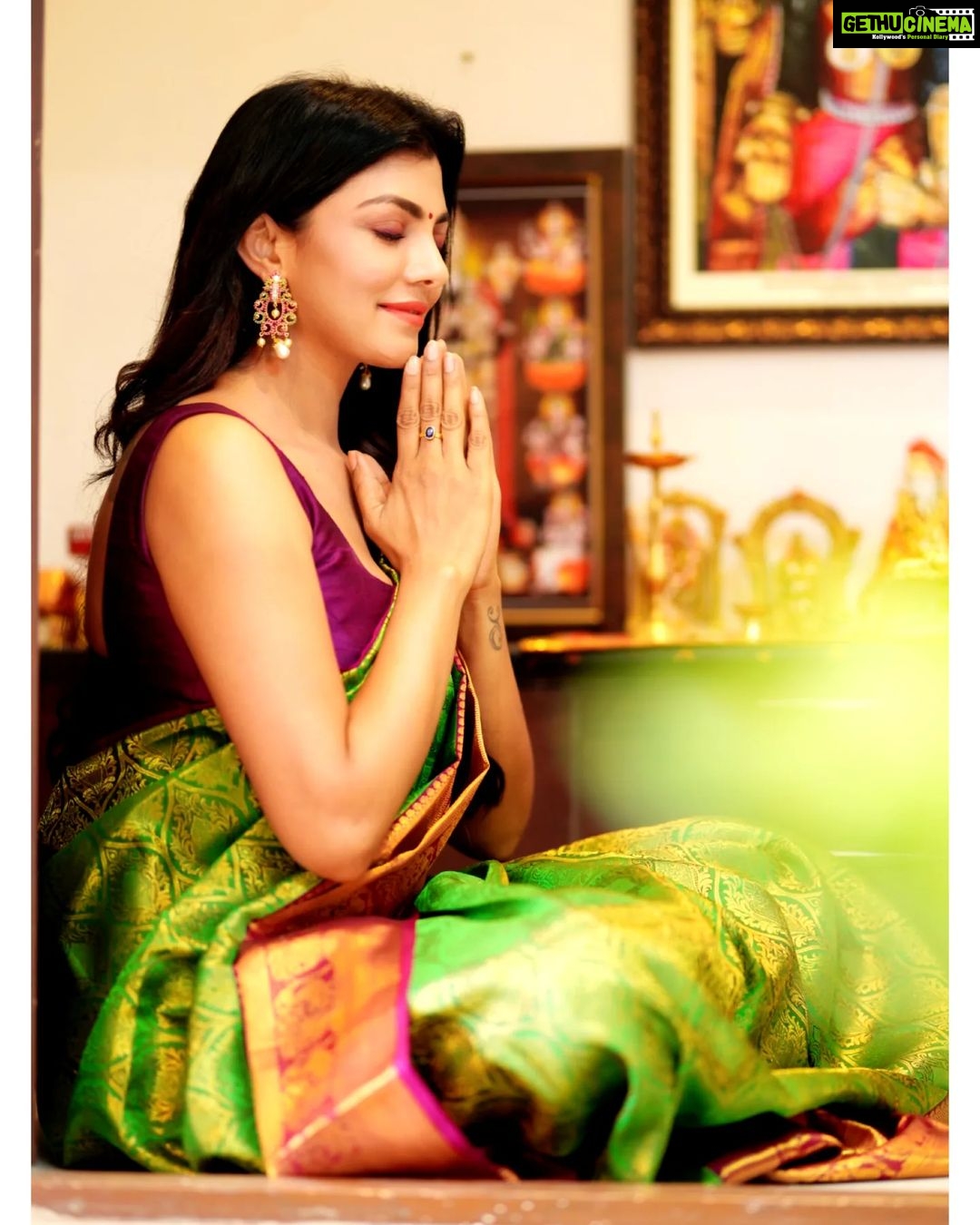 Lahari Shari Instagram - Ganesh Chaturthi vibes all around! πβ¨ Sending you loads of love and blessings on this auspicious day. May Lord Ganesha remove all obstacles from your path and fill your life with joy and prosperity. ππ« Stylist : @adamohyd Saree : @srikrishnasilk Photographer : @jagadish.varma #GaneshChaturthi #Blessings #FestivalVibes Hyderabad