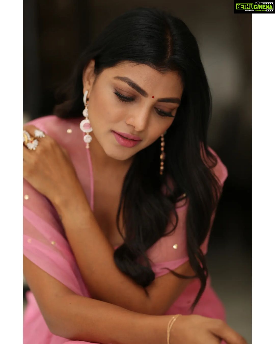 Lahari Shari Instagram - π Living my best life, feeling on cloud nine! β¨ Happiness is the key to everything, and I've found it! πβ¨ Every day is a new opportunity to smile, laugh, and spread positivity. πβ¨ Stylist : @adamohyd Attire : @ohanahyd Photographer : @ganeshpeddireddy #HappinessIsContagious #LivingMyBestLife #FeelingBlessed #SmileMoreWorryLess #PositiviteVibesOnly #GraetfulHeart #PureBliss #HappyVibesOnly #LifeIsGood #BlessedBeyondMeasure Hyderabad
