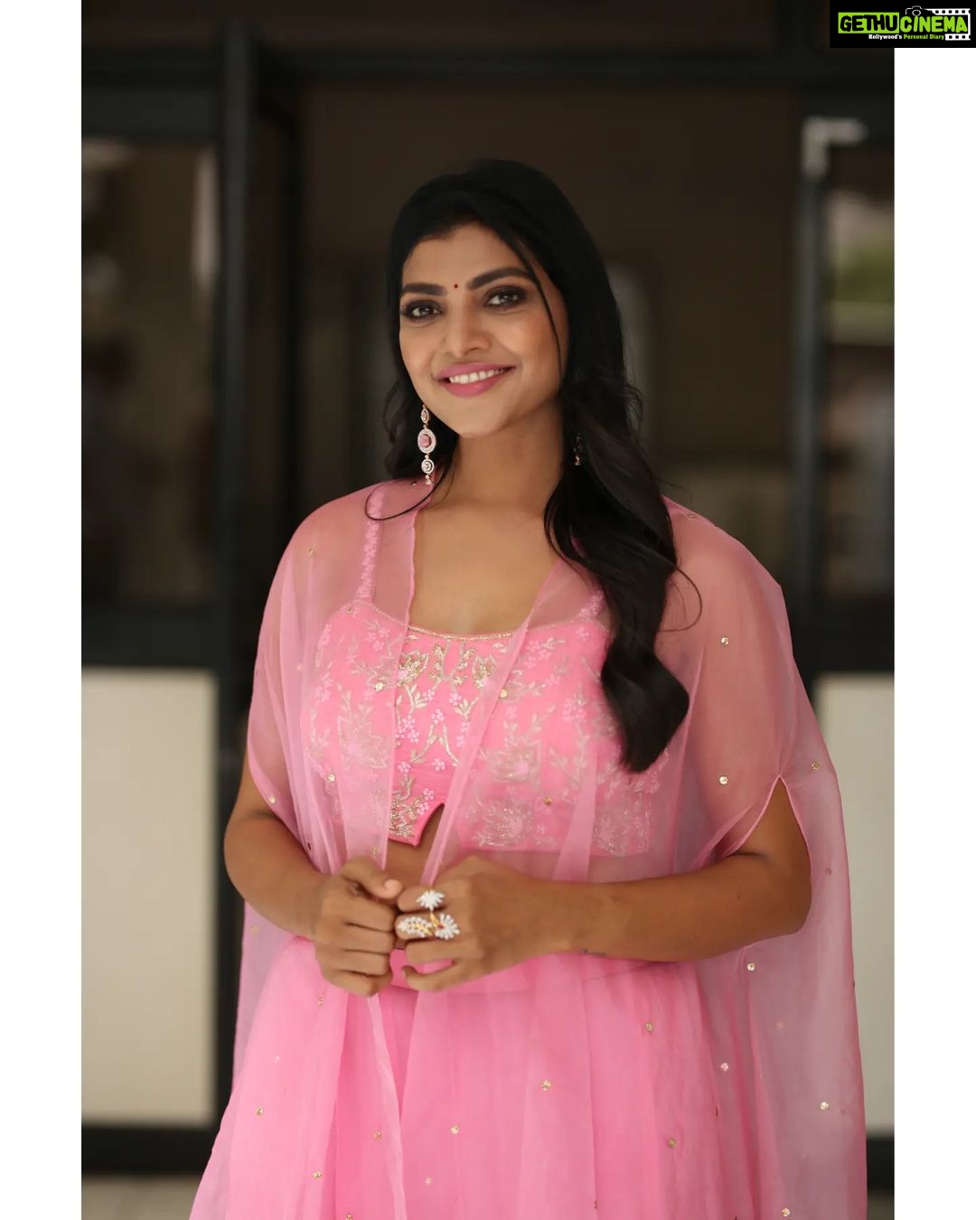 Lahari Shari Instagram - π Living my best life, feeling on cloud nine! β¨ Happiness is the key to everything, and I've found it! πβ¨ Every day is a new opportunity to smile, laugh, and spread positivity. πβ¨ Stylist : @adamohyd Attire : @ohanahyd Photographer : @ganeshpeddireddy #HappinessIsContagious #LivingMyBestLife #FeelingBlessed #SmileMoreWorryLess #PositiviteVibesOnly #GraetfulHeart #PureBliss #HappyVibesOnly #LifeIsGood #BlessedBeyondMeasure Hyderabad