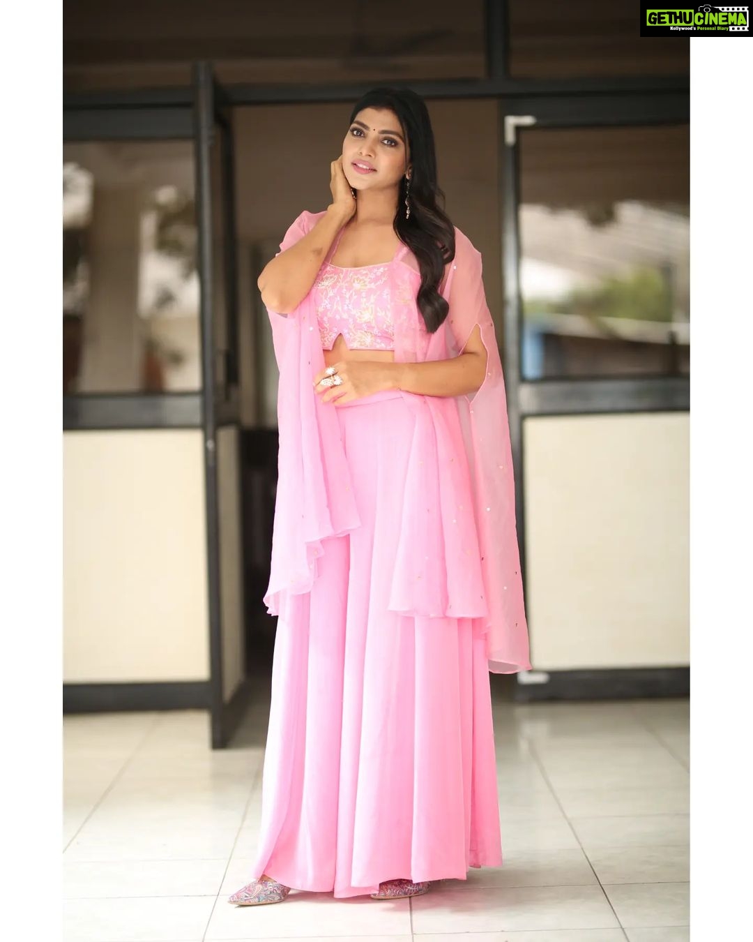Lahari Shari Instagram - Standing tall, Embracing the awesomeness of life! Soaking up the happy vibes and feeling happy for the moments like this. 📸✨ Stylist : @adamohyd Attire : @ohanahyd Photographer : @ganeshpeddireddy #Posing #StandingTall #Smiling #HappyLife #PosingPerfection #SmileAndShine #GoodVibesOnly #LifeIsAwesome #HappinessOverload Hyderabad