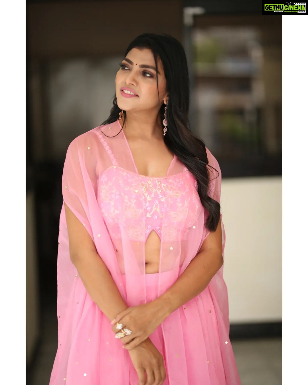 Lahari Shari Instagram - Standing tall, Embracing the awesomeness of life! Soaking up the happy vibes and feeling happy for the moments like this. 📸✨ Stylist : @adamohyd Attire : @ohanahyd Photographer : @ganeshpeddireddy #Posing #StandingTall #Smiling #HappyLife #PosingPerfection #SmileAndShine #GoodVibesOnly #LifeIsAwesome #HappinessOverload Hyderabad