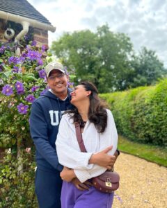 Lara Dutta Instagram - Find a man with a wicked sense of humour, who will make sure all your photos together don’t have you looking into camera ‘cause you’re too busy laughing at his goofiness!! 😍😍. @mbhupathi