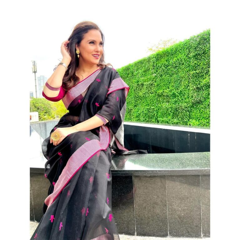 Lara Dutta Instagram - Loved Ramona’s sarees and jewellery so much! 🥰🥰. To dress a character to be powerful and vulnerable at the same time! #IshqENadaan only on #JioCinema…..