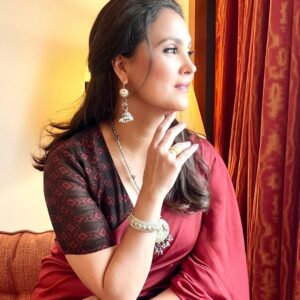 Lara Dutta Instagram - Loved Ramona’s sarees and jewellery so much! 🥰🥰. To dress a character to be powerful and vulnerable at the same time! #IshqENadaan only on #JioCinema…..