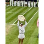 Lara Dutta Instagram - One lucky girl!!!! 🥇 🏆 #daddysgirl #mydaddystrongest @mbhupathi #Wimbledon #WomensFinal #vondrousova #Lefthanded #CentreCourt