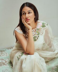 Lavanya Tripathi Instagram - 🕰️🤍
.
.
.

Wearing @archanaraolabel @a.r.c.h.a.n.a 

📸 @ishan.n.giri 
@enhancingmoments