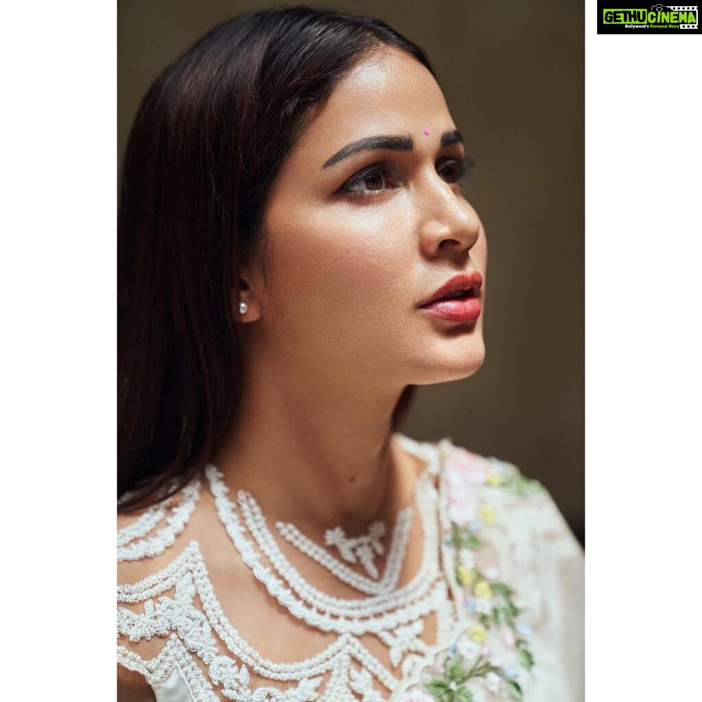 Lavanya Tripathi Instagram - In bliss with white . . Wearing @archanaraolabel @a.r.c.h.a.n.a 📸 @ishan.n.giri @enhancingmoments