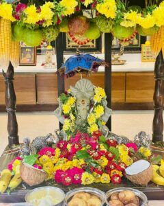 Lavanya Tripathi Instagram - Happy Vinayaka chavithi! Wishing you all great health & prosperity. ♥️ Missing you @niharikakonidela 😘😘😘