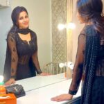 Leesha Instagram - If ur waiting for your next love❤️ look in the mirror 🤗💋 love ur self 🫣 #workmode #shootmodeon🎬 #blacklove #happyface #shootmode #vanitymirror #myalltimefavoritespot #bayou #kind #peace #balcklover🖤 #smilealways Vanity Van