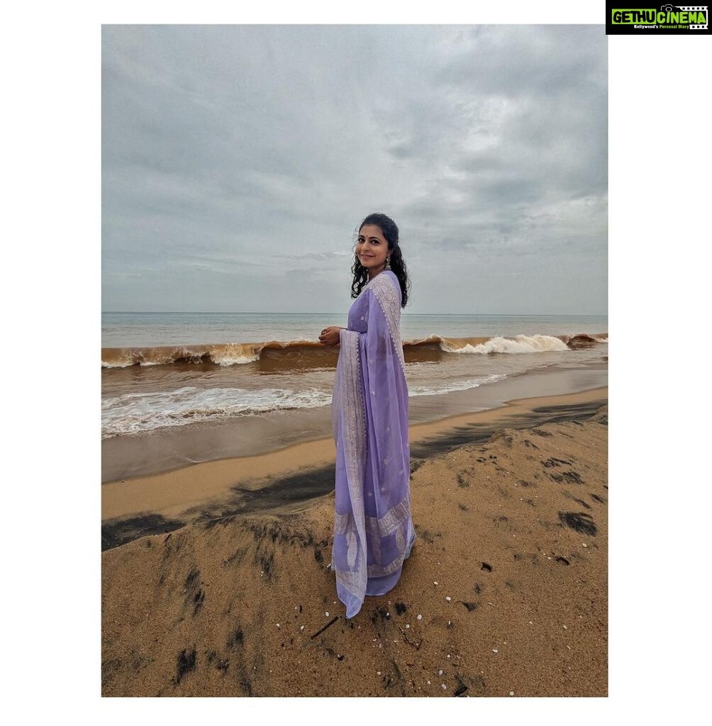 Leona Lishoy Instagram - I miss the drizzling beach vibe of Pondy :( . . Saree @kathabyanupama.studio 🦋 Click @iambobbyeric