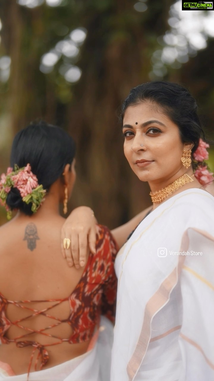Leona Lishoy Instagram - Join us on this magical journey as we unveil the grace and allure of Onam Collection Sarees, perfectly paired with our curated selection of handcrafted jewelry. Visit @verandahstore to gift your loved ones. Dop: @sooraj_ijk Photographer: @vyshnavphotographer Edit: @mr.madeditz Location:@verandahstore #verandah #verandahstore #curatedcollection #conceptstore #whiteandgold #jewellery #keralasaree #kerala #keralagram #keralagodsowncountry #saree #onam #keralawedding #keralabride #sareelove #keralastyle #traditionalsaree #sareelovers #fashion #instagram #bridalsarees #traditionalwear #onamsaree #traditional #thrissur #onamcollections #linensaree #onamsarees #kasavusaree #linenkasavusarees
