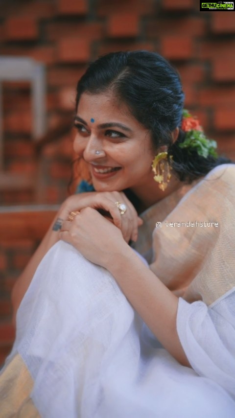 Leona Lishoy Instagram - Embrace the Elegance of Onam! Step into the enchanting world of Verandah's Onam & festive collection sarees and be mesmerized by the timeless beauty they behold. Complement your saree with handcrafted jewelry that whispers stories of artistry and craftsmanship. Visit us or dm to send them to your loved ones. Dop: @sooraj_ijk Photographer: @vyshnavphotographer Edit: @mr.madeditz Location: @verandahstore #verandah #verandahstore #curatedcollection #conceptstore #whiteandgold #jewellery #keralasaree #kerala #keralagram #keralagodsowncountry #saree #onam #keralawedding #keralabride #sareelove #keralastyle #traditionalsaree #sareelovers #fashion #instagram #bridalsarees #traditionalwear #onamsaree #traditional #thrissur #onamcollections #linensaree #onamsarees #kasavusaree #linenkasavusarees