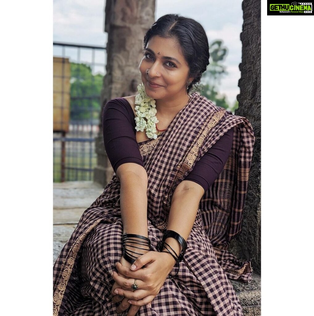 Leona Lishoy Instagram - P.S. I hope you feel beautiful today ❣️ . . Make up, Hair, Costume and styling- yours truly! 📸 @iambobbyeric Nithya Kalyana Perumal Temple