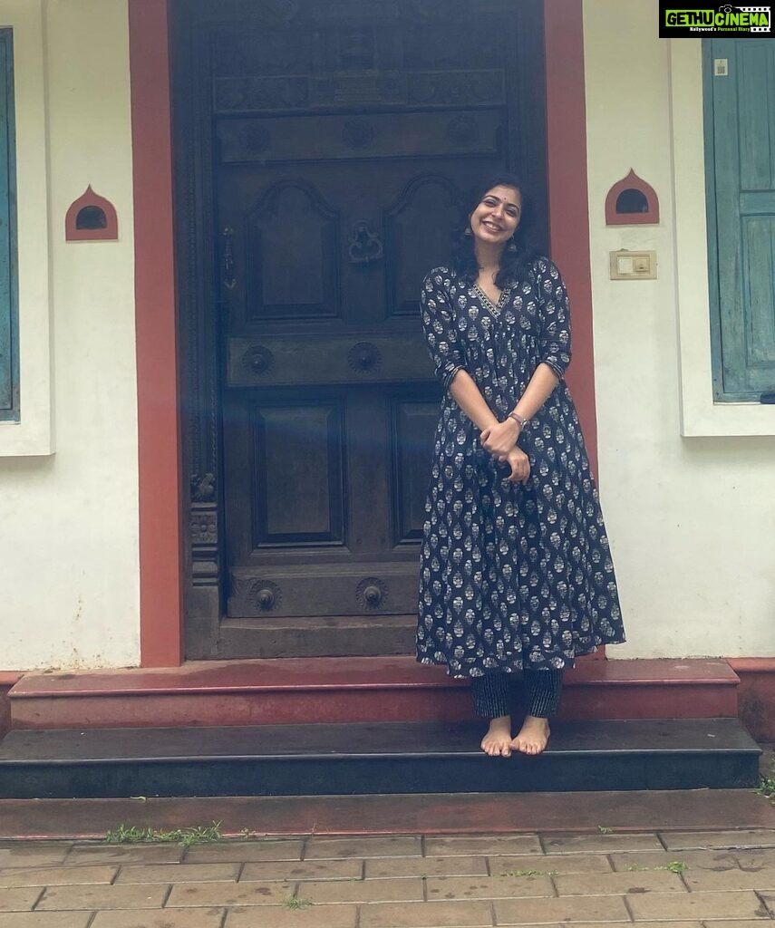 Leona Lishoy Instagram - September 16th 2023. After 15 days of extremely intensive Navarasa Sadhana (an acting workshop) @natanakairali , goodbyes seemed very hard. On the 16 day -when almost everyone had left and the last few friends were getting ready to leave, my favourite @kalyanee_mulay clicked these pics. She woke me up, gave me the warmest good-morning hug, we went to the temple nearby, had breakfast together, walked around the empty spaces of Natanakairali, laughed, shared all those memories we’ve had in the past few days, kept holding each other’s hands as if we cannot let go of this friendship EVER, hugged whenever we realised time is ticking and we have to leave in sometime. As Kalyanee left, I felt a bit lost (goodbyes are awkward and I smile when I’m awkward ), but then I waited until my roommates @reyshma_krishnan & @satyavani.art left.. it was this strange feeling of “I want to be the last person to leave this place” (when my house was the nearest of all). This place has my heart ♥️ #actingworkshop #natanakairali
