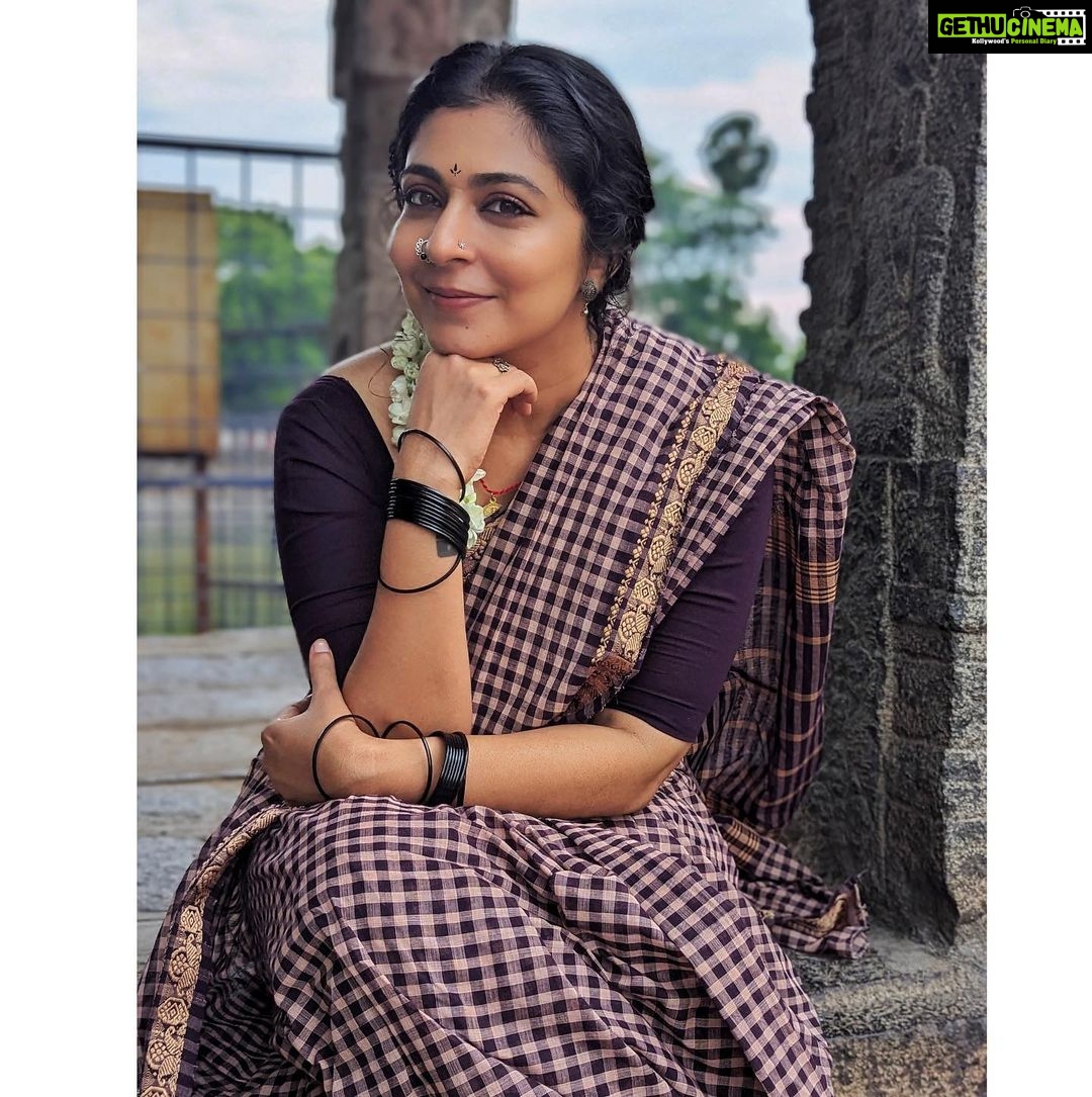 Leona Lishoy Instagram - P.S. I hope you feel beautiful today ❣️ . . Make up, Hair, Costume and styling- yours truly! 📸 @iambobbyeric Nithya Kalyana Perumal Temple