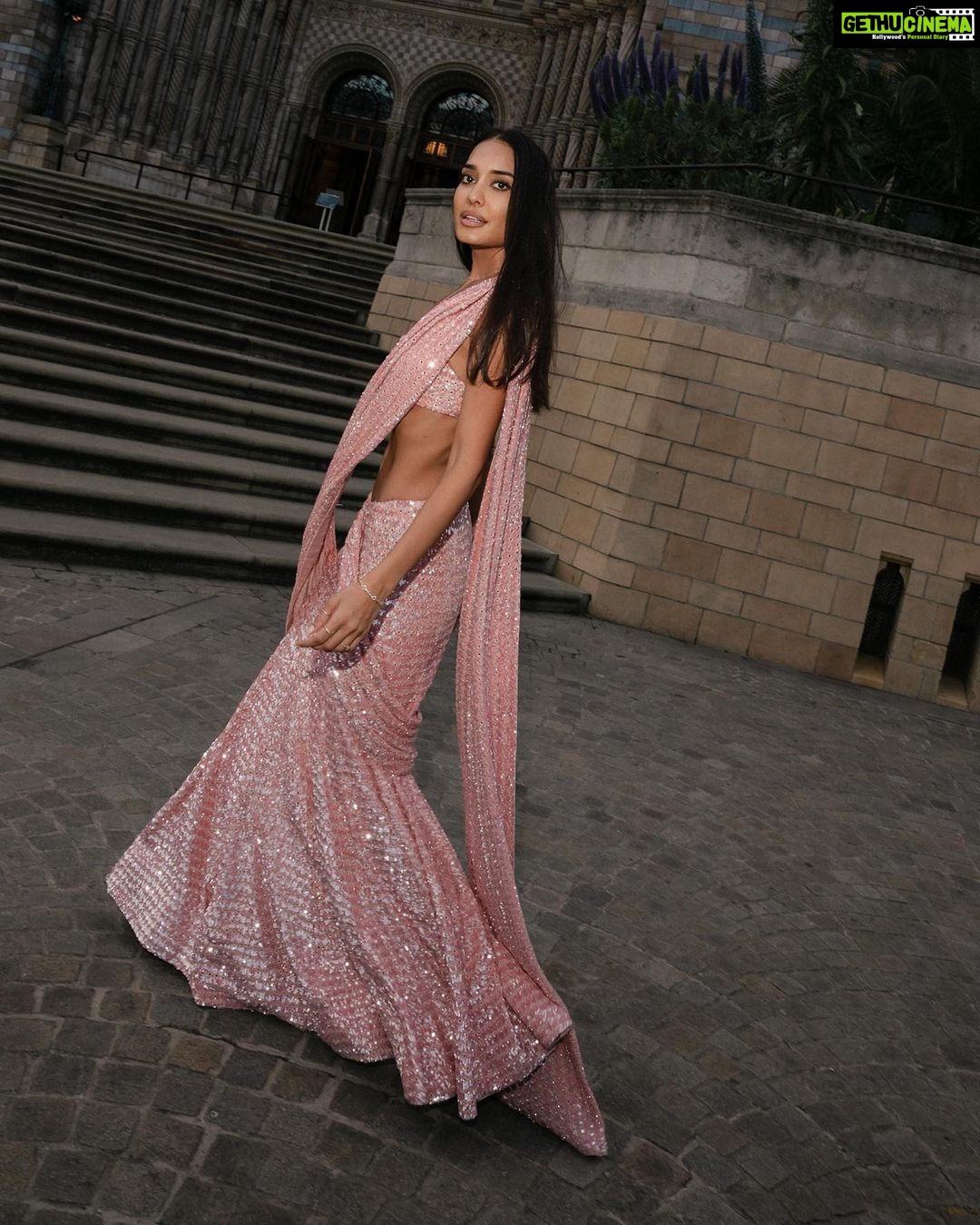 Lisa Haydon Instagram - Love this iconic @arpitamehtaofficial sari💕💕Wish we could do it all over again because my sister’s wedding might have been the most fun we’ve ever had, and there is no other outfit I would have rather danced the night away in. P.S. yes, I probably should post some photos of my sister at her wedding but the official photos will take a month I’m told, will hold out for her best ones. She was THE most stunning bride and deserves better pics than my fuzzy photography. Delayed gratification😋… 📸 @moeez Natural History Museum, London
