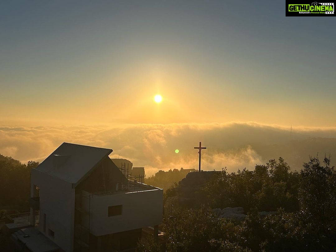 Lisa Ray Instagram - Sunsets savoured from our home above the clouds in Beirut.