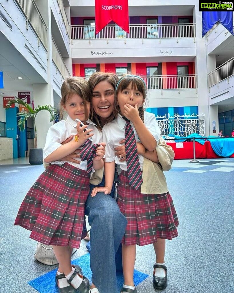 Lisa Ray Instagram - First day of BIG school! (Who’s more excited - mama or her cubs?) @nasdubaischool #nasdubaischool Nord Anglia International School Dubai