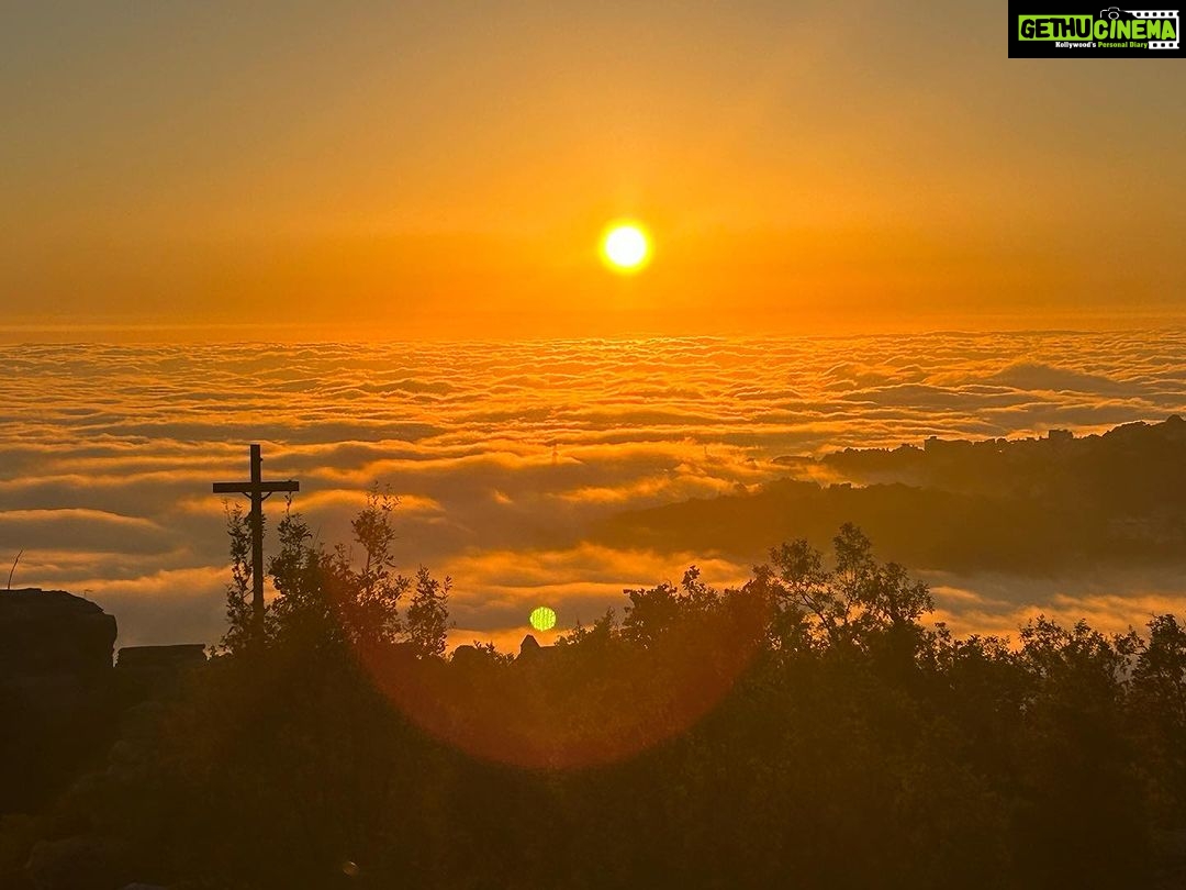 Lisa Ray Instagram - Sunsets savoured from our home above the clouds in Beirut.