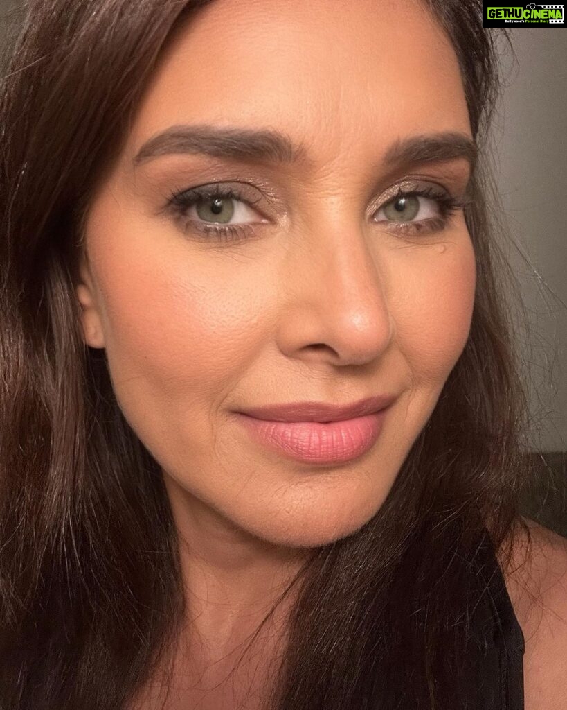 Lisa Ray Instagram - Thanks @makeupbymaitreyi for lovely makeup last night. This is also proof that you never stop growing - I mean look at my nose 😅